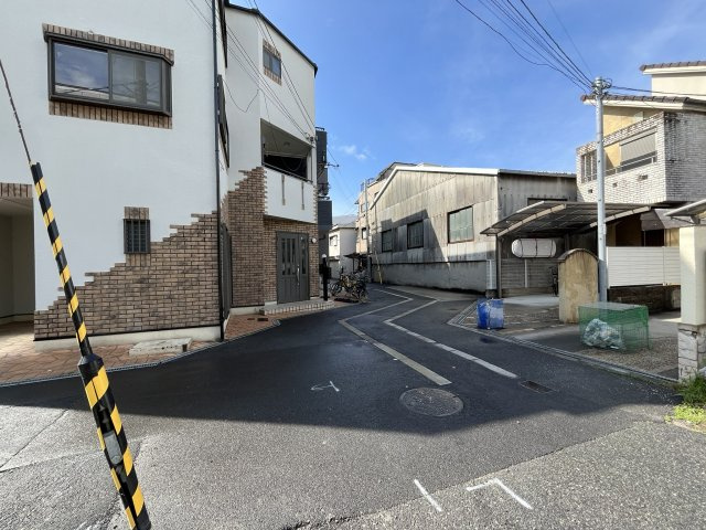 アルカンシェルコート緑橋の駐車場