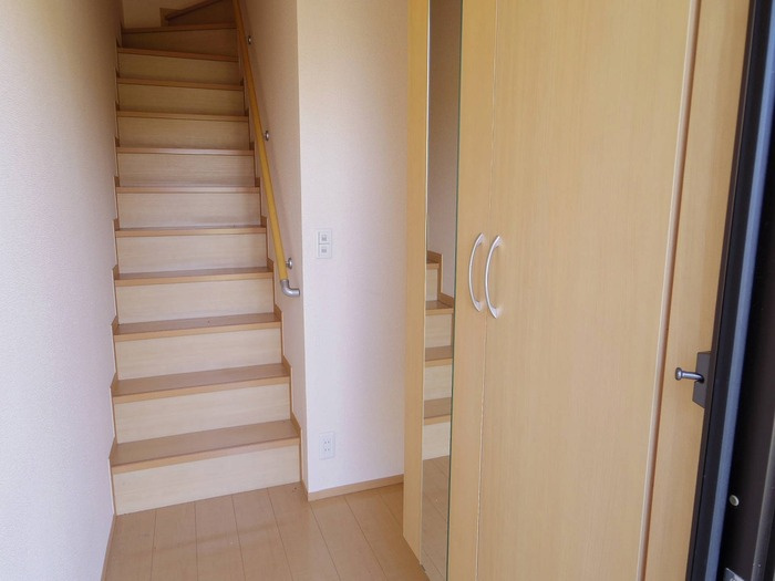 Cerejeira（セレシェイラ） Aの玄関|シューズBOX(姿見鏡付)