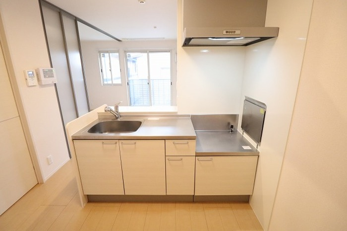 伊佐山ハイツのキッチン|カウンターキッチン（浄水器一体型水栓）