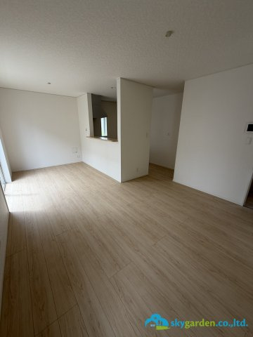 秦野市東田原第11　新築戸建　全4棟2号棟の居間・リビング