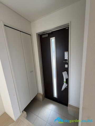 秦野市東田原第11　新築戸建　全4棟2号棟の玄関