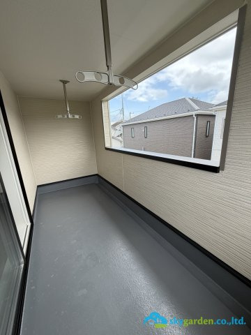 秦野市東田原第11　新築戸建　全4棟2号棟のバルコニー
