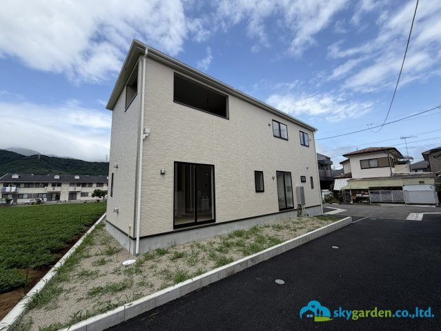 秦野市東田原第11　新築戸建　全4棟2号棟の前面道路含む現地写真