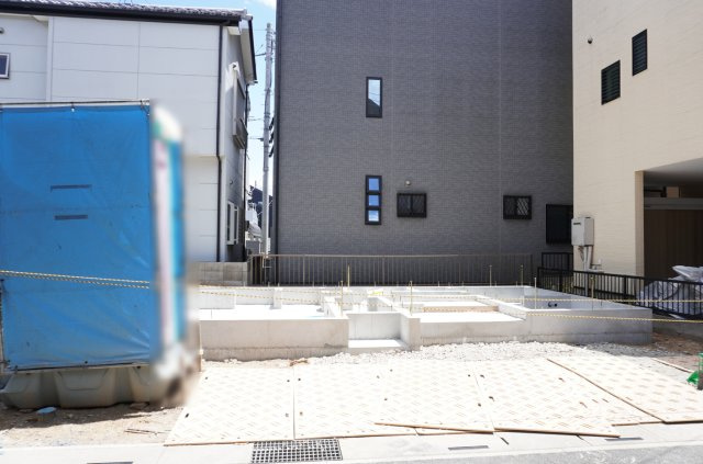 越谷市大字大林 新築分譲住宅の玄関