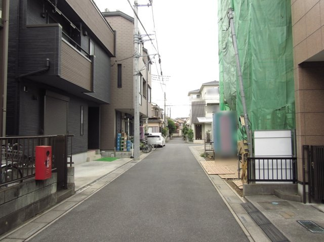 越谷市大字大林 新築分譲住宅の前面道路含む現地写真