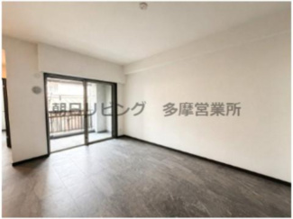 【居間・リビング】 | パテラ聖蹟桜ヶ丘 | 南東向きなので採光を確保でき、明るく快適なリビング！