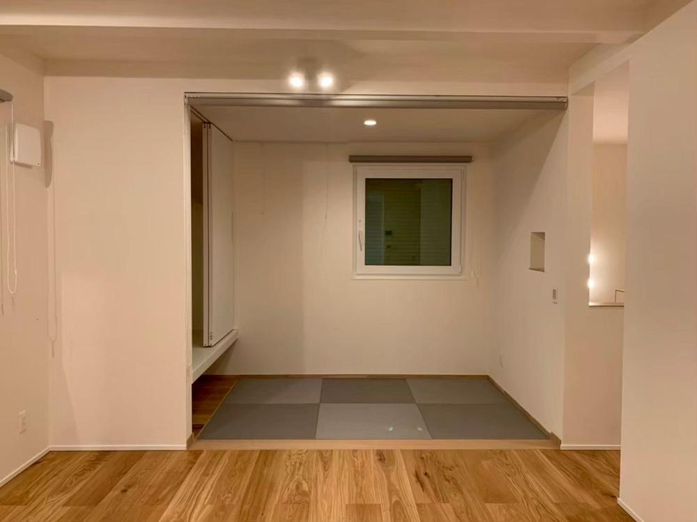 美井元町　中古一戸建ての内装|リビングの畳スペース
■物件内覧・資金計画相談・住宅ローン相談、リフォーム相談、お問合せ受付中■
※当日・翌日のご内覧、ご相談はお電話でのお問合せがスムーズです！