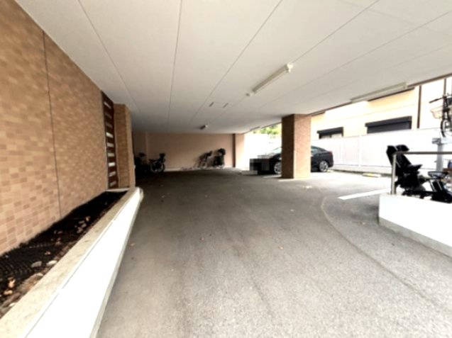 ラフィーネ御影の駐車場