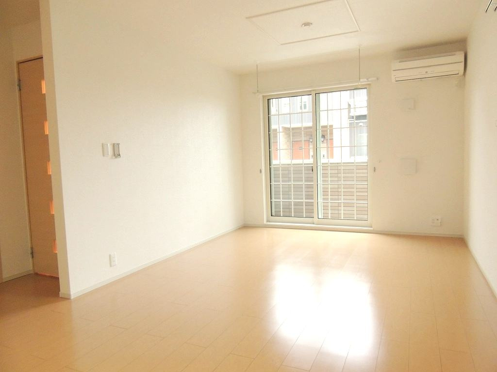 カーサ・ラフレシールＢの居間・リビング|居室・リビング