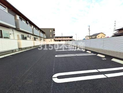 ワイズヴィラ岐南WESTの駐車場
