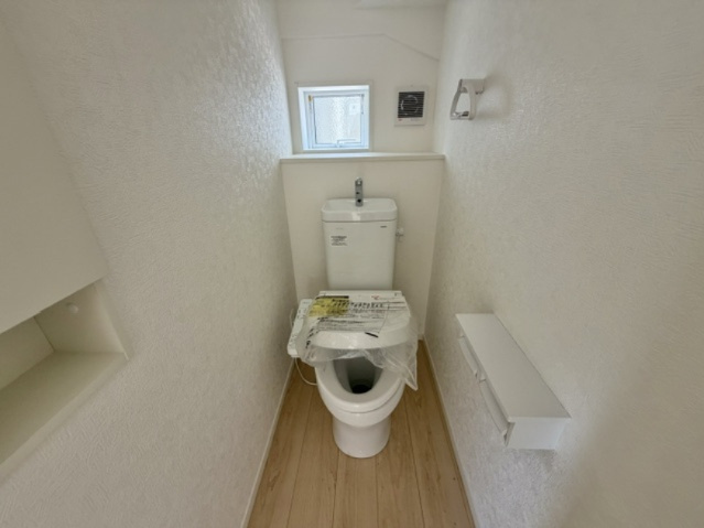 紫波町北日詰　第5のトイレ|一年中快適なトイレ時間♪温水洗浄機能付きで清潔＆快適！毎日使う場所だからこそ、うれしい設備です。