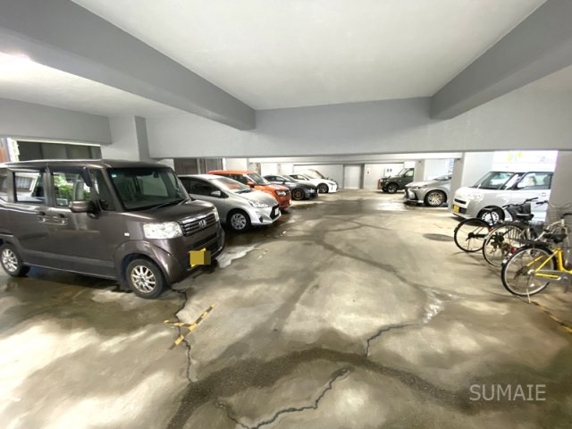 フォルム常盤の駐車場|建屋内駐車スペース☆彡