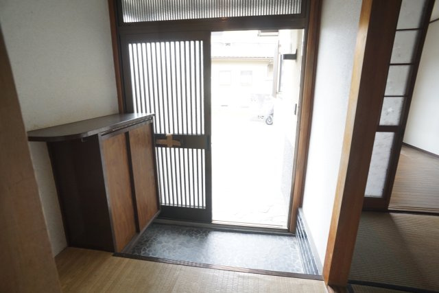 小林3丁目貸家の玄関