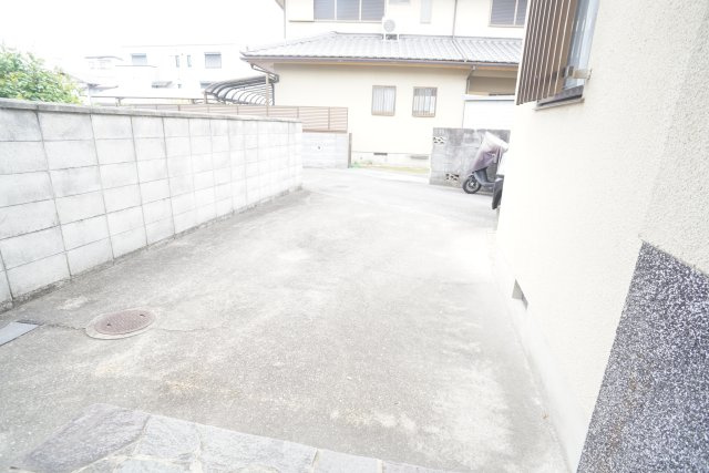 小林3丁目貸家の駐車場