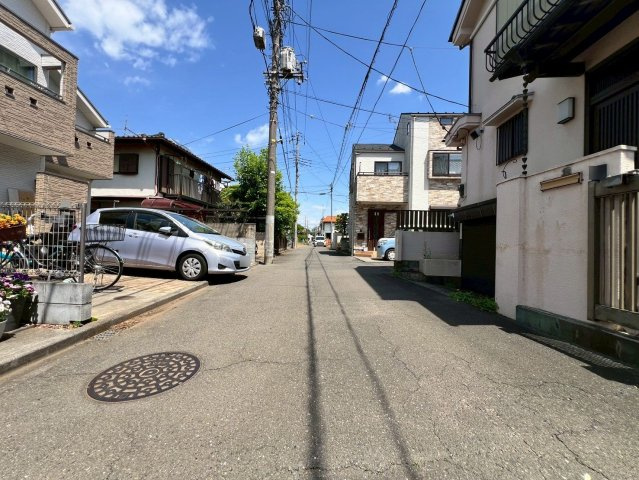 【前面道路含む現地写真】 | 東久留米市南沢２丁目　売地 | 高く青い空を感じて暮らす街の一角、静かな暮らしを送れます
