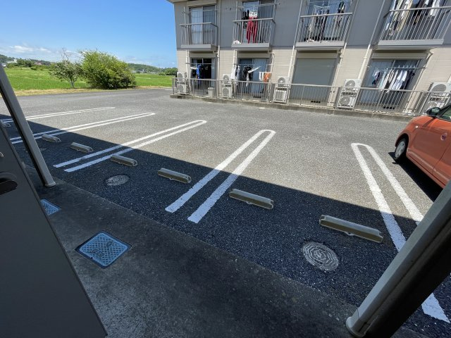 パレスグランメール　B棟の駐車場