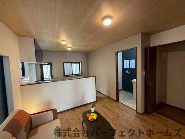 東香里3丁目戸建の居間・リビング|おしゃれな居間です