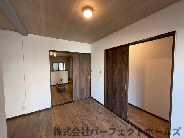 東香里3丁目戸建の洋室|広々とした洋室です