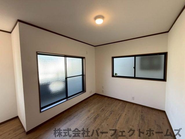東香里3丁目戸建の洋室|個人の部屋や寝室として使える洋室です