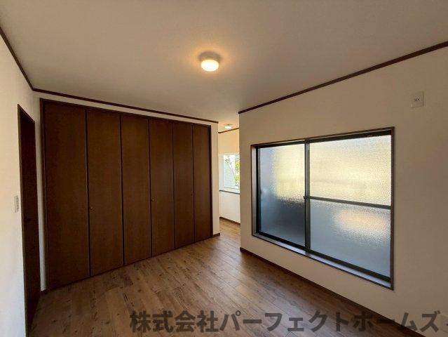 東香里3丁目戸建の洋室|落ち着いた色調の洋室です