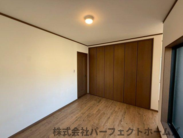 東香里3丁目戸建の洋室|落ち着いた色調の洋室です