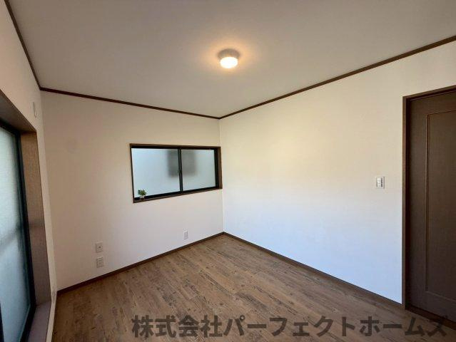 東香里3丁目戸建の洋室|きれいな洋室です