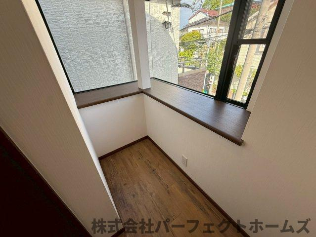 東香里3丁目戸建の内装|明るい室内です