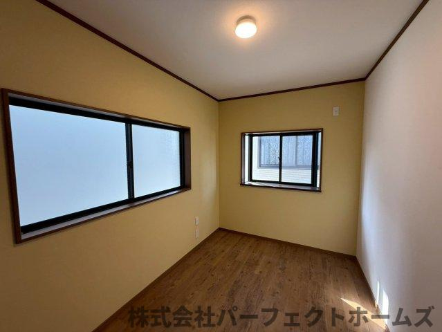 東香里3丁目戸建の洋室|コンパクトで使いやすい洋室です