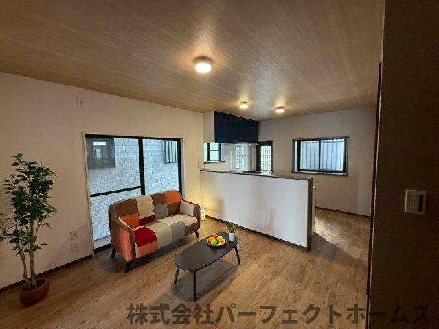 東香里3丁目戸建の居間・リビング|ゆったり過ごせるリビングです