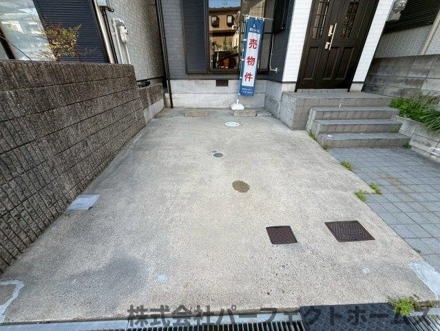 東香里3丁目戸建の駐車場|駐車場に車を止められます