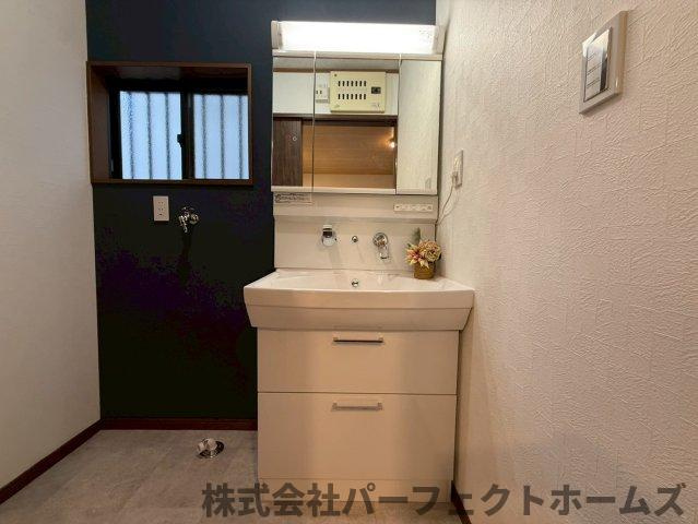東香里3丁目戸建の独立洗面台|独立洗面台です