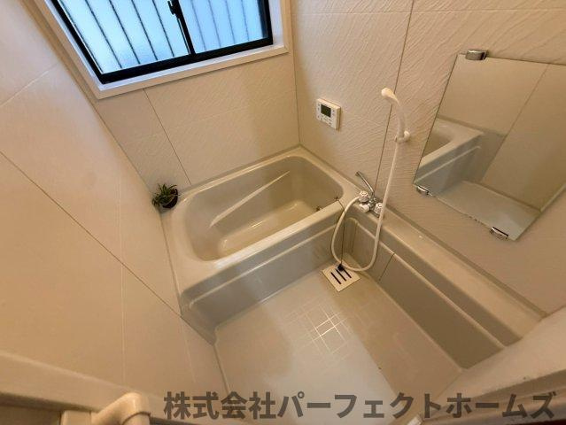 東香里3丁目戸建の浴室|日々の疲れを癒すお風呂付です