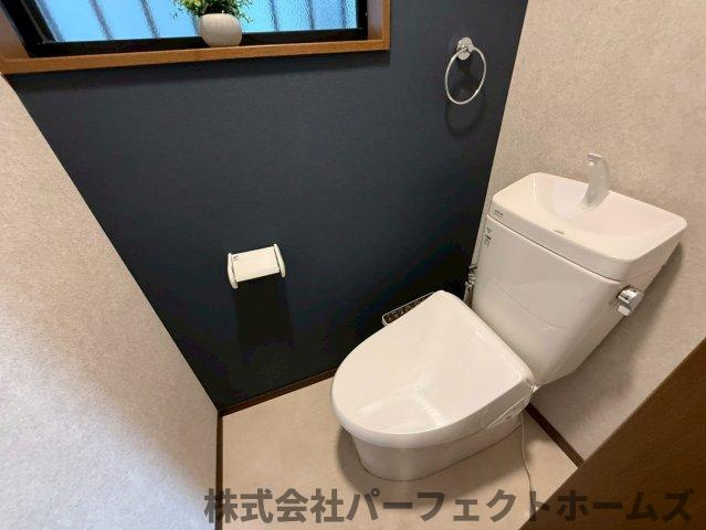 東香里3丁目戸建のトイレ|落ち着いた色調のトイレです