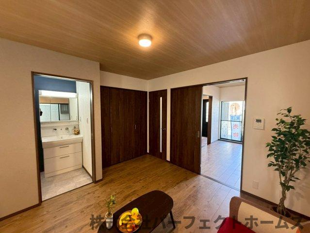 東香里3丁目戸建の居間・リビング|こちらの居間で趣味の時間をお楽しみください