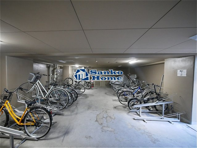 プレール・ドゥーク文京本駒込の駐車場