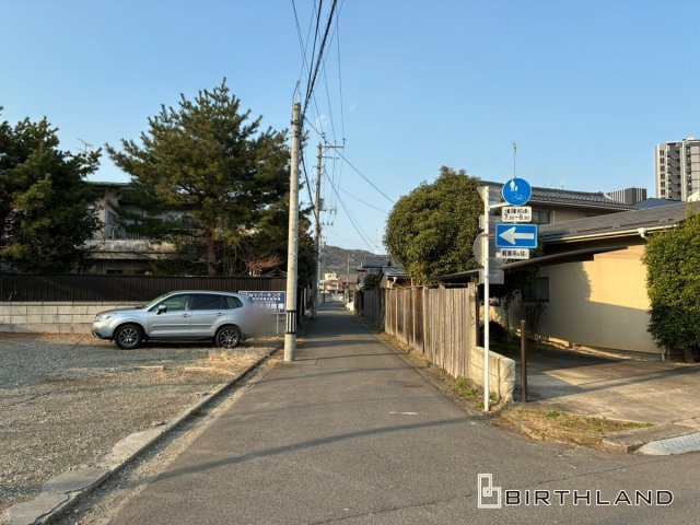 売地・住宅用地　福島市宮下町　第四小学校・第四中学校の前面道路含む現地写真|西側の道路は幅員約4ｍ