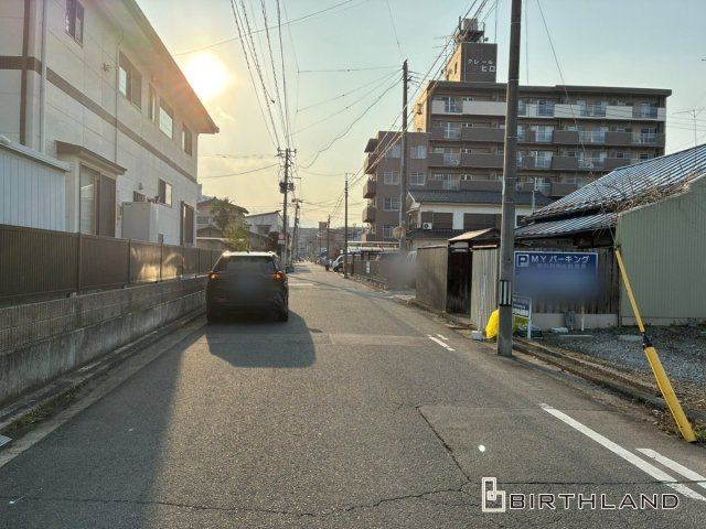 売地・住宅用地　福島市宮下町　第四小学校・第四中学校の前面道路含む現地写真|南側道路　信夫通り方面へ向かう道路になります