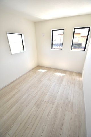 TERRACE　水戸市堀町　2期 　1の洋室|採光バッチリ・通風良好です。
たっぷり差し込む陽光がお部屋を明るく照らします！