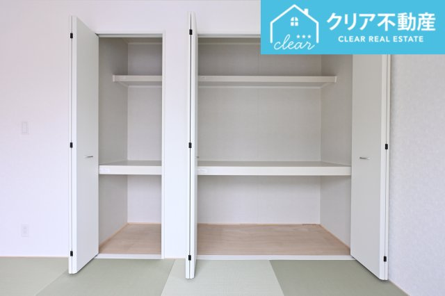 【洋室】 | 前橋市粕川町新屋第1　クレイドルガーデン | 広々としたクローゼットでお部屋はいつでもスッキリクリアに！