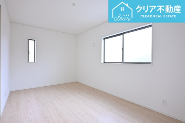 【洋室】 | 前橋市粕川町新屋第1　クレイドルガーデン | 2面採光の洋室は日当たりがよくあったか♪