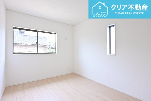 【洋室】 | 前橋市粕川町新屋第1　クレイドルガーデン | 寛ぎの時間を紡ぎだす主寝室。大型ベッドを置いても余裕です。