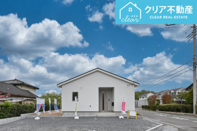【外観】 | 前橋市粕川町新屋第1　クレイドルガーデン | スッキリクリアな青空に映えるエクステリア！
日当たり良好な立地です♪