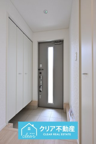 【玄関】 | 前橋市粕川町新屋第1　クレイドルガーデン | 明るい玄関がお出迎えします