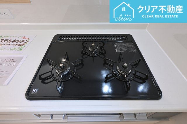 【設備】 | 前橋市粕川町新屋第1　クレイドルガーデン | 三口コンロで家事効率アップ！