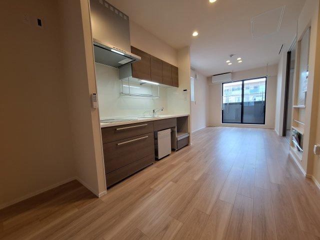 (シニア限定)Calme　eastの居間・リビング|柱の少ない四隅をしっかり使えるお部屋です