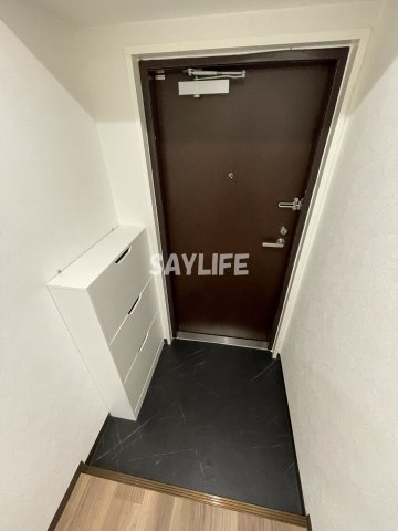 内外本社ビルの玄関