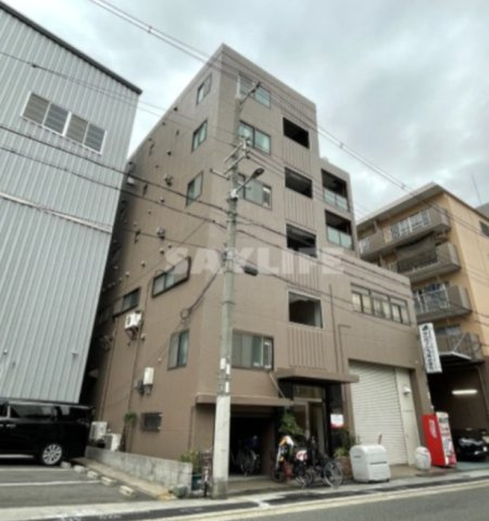 内外本社ビルの外観