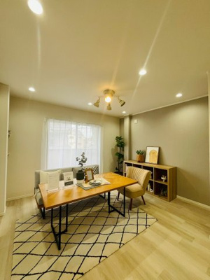 【居間・リビング】 | 鶴見区安田３丁目中古戸建 | LDK（約13.0帖）