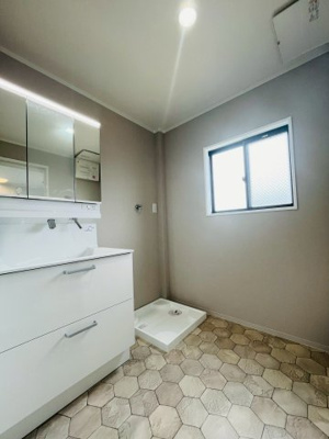 【独立洗面台】 | 鶴見区安田３丁目中古戸建 | 洗面室