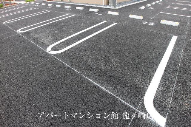 ローザ・ヴィレⅢの駐車場